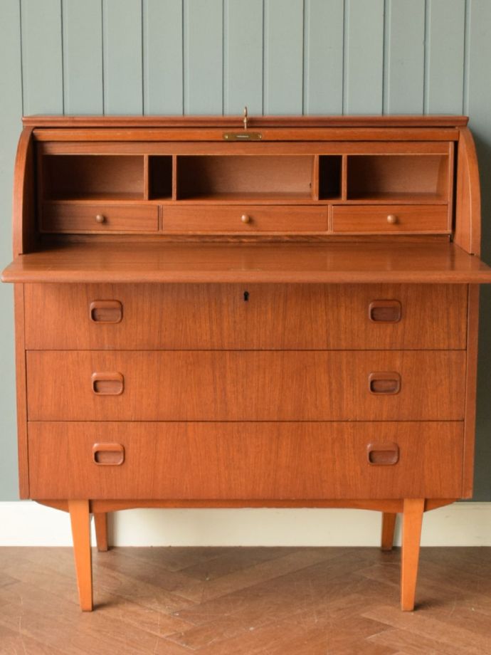 ビューローの扉の中