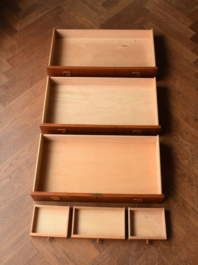 ビューローの引き出しの中