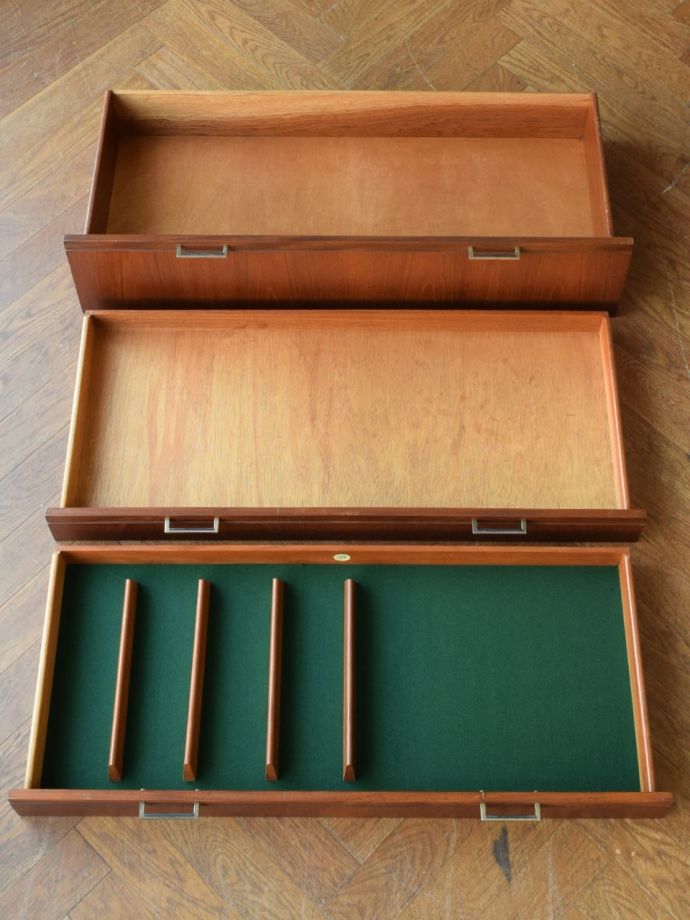 ビンテージサイドボードの引き出し