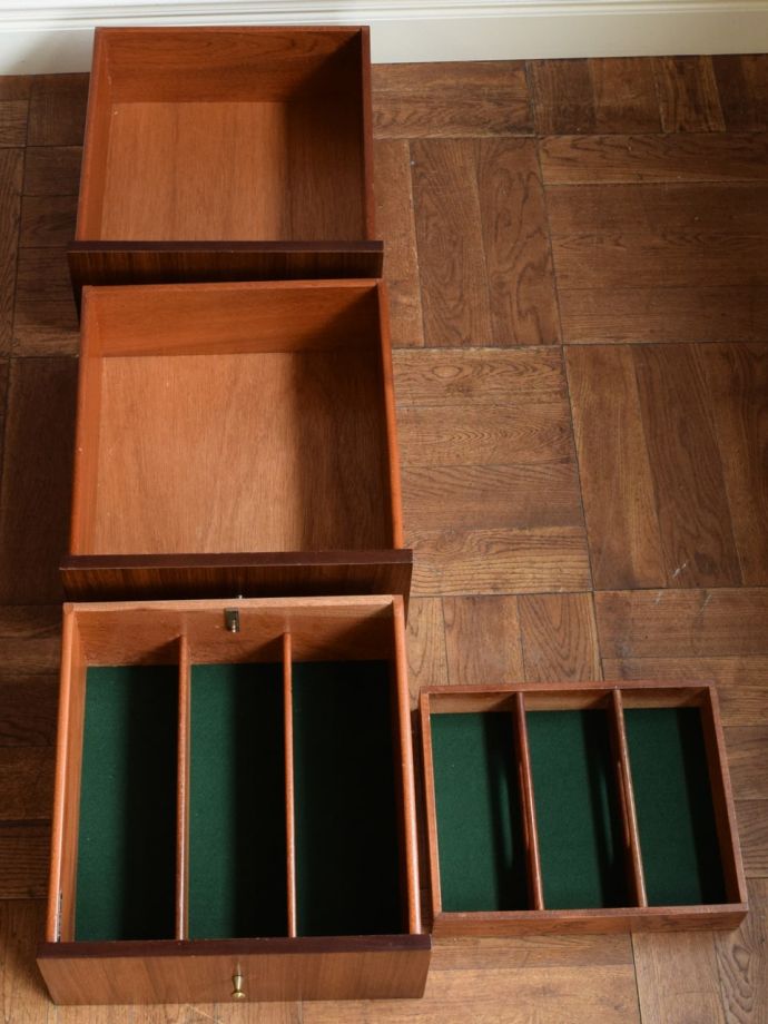 ビンテージサイドボードの引き出し