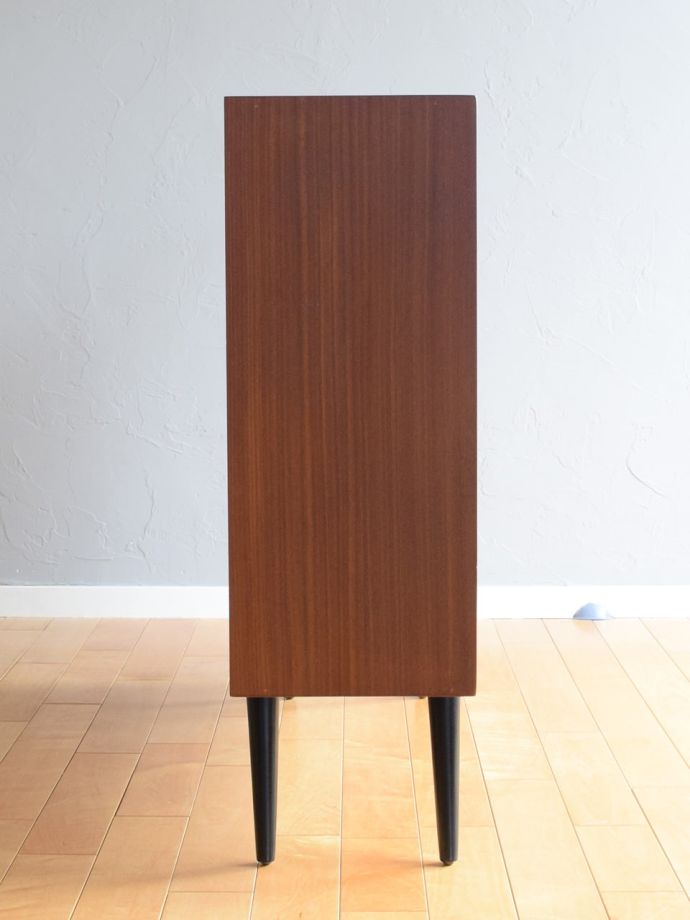 ビンテージキャビネットの側面