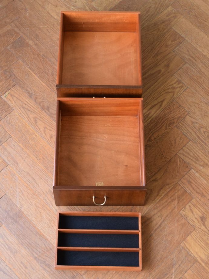 サイドボードの引き出し