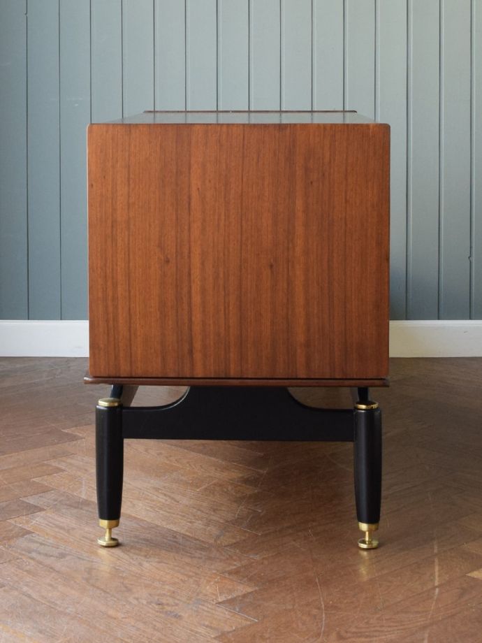 G-planのサイドボードの側面