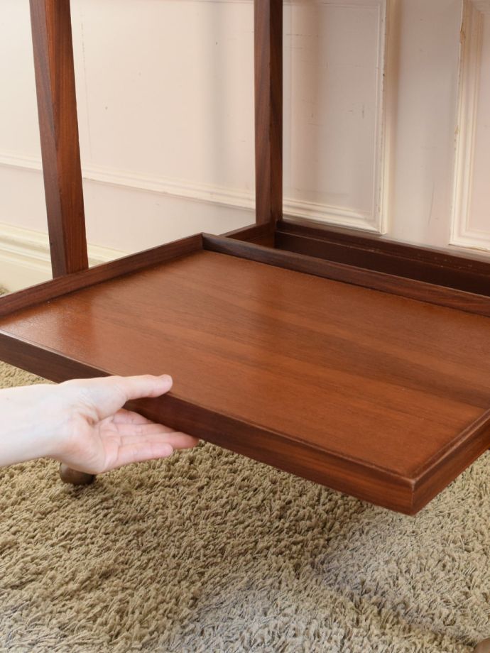 便利に使えるワゴンテーブル