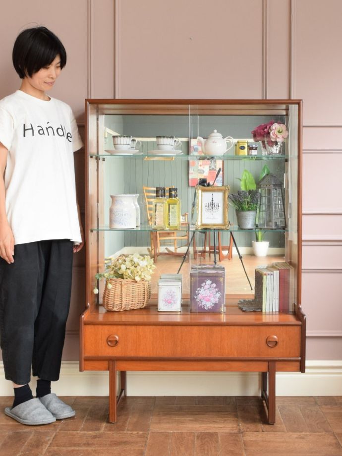 北欧スタイルのビンテージキャビネット