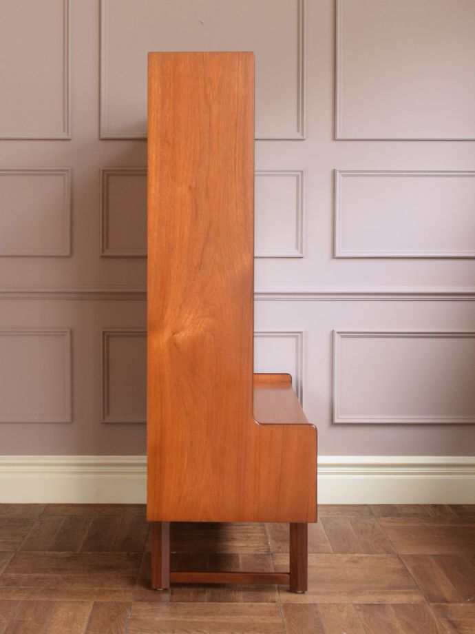 ビンテージキャビネットの側面