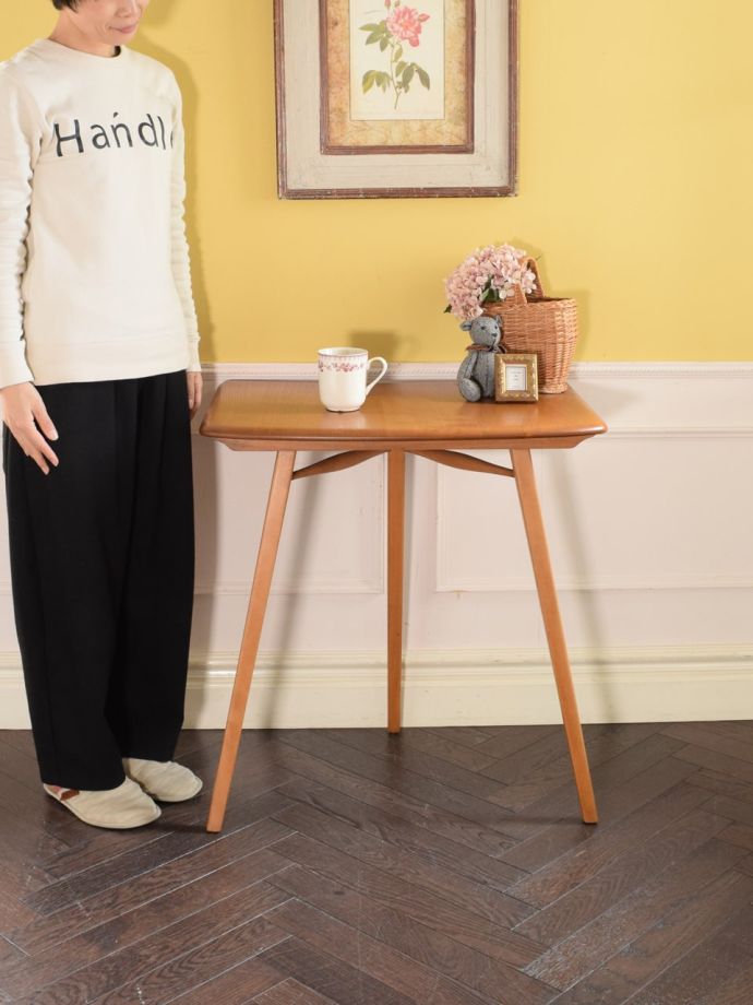 アーコールのテーブル