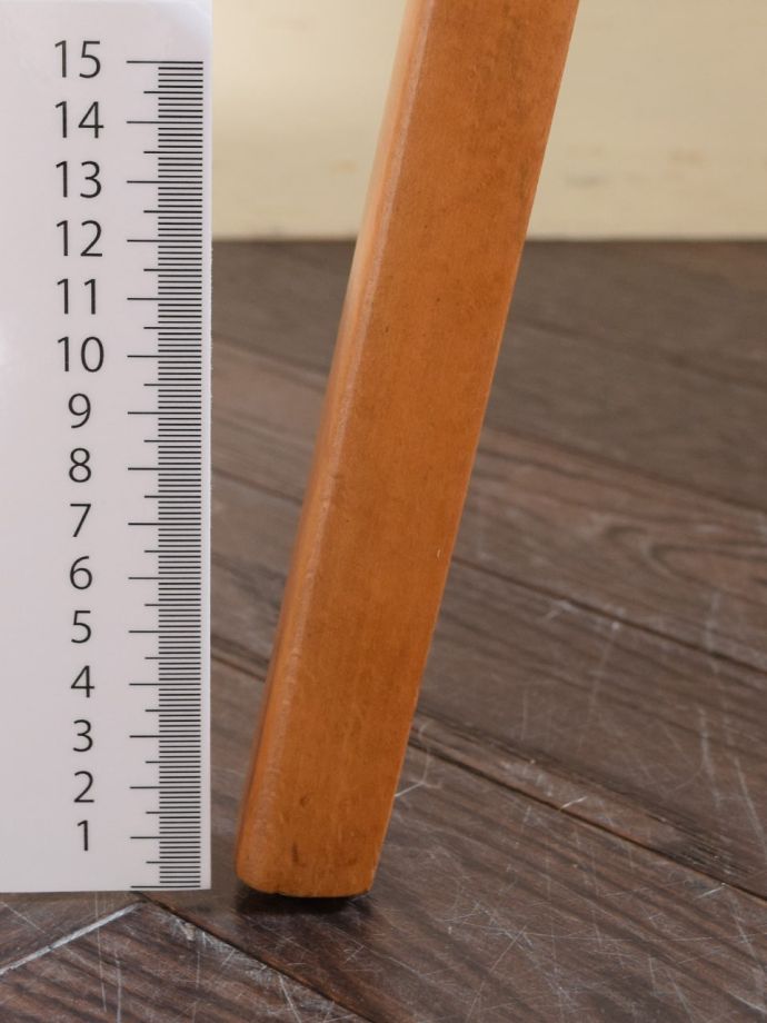 アーコールのテーブルの脚