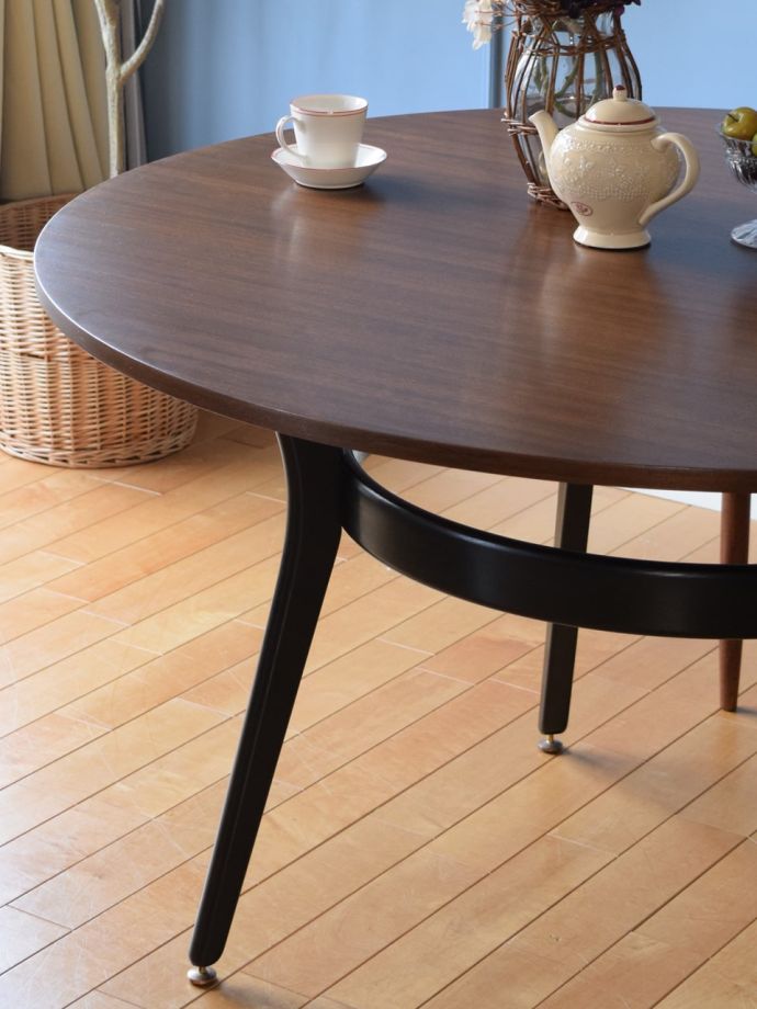 ヴィンテージらしさが漂う脚