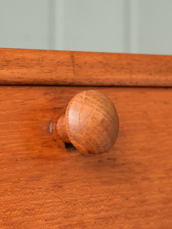 ビューロー家具の取っ手