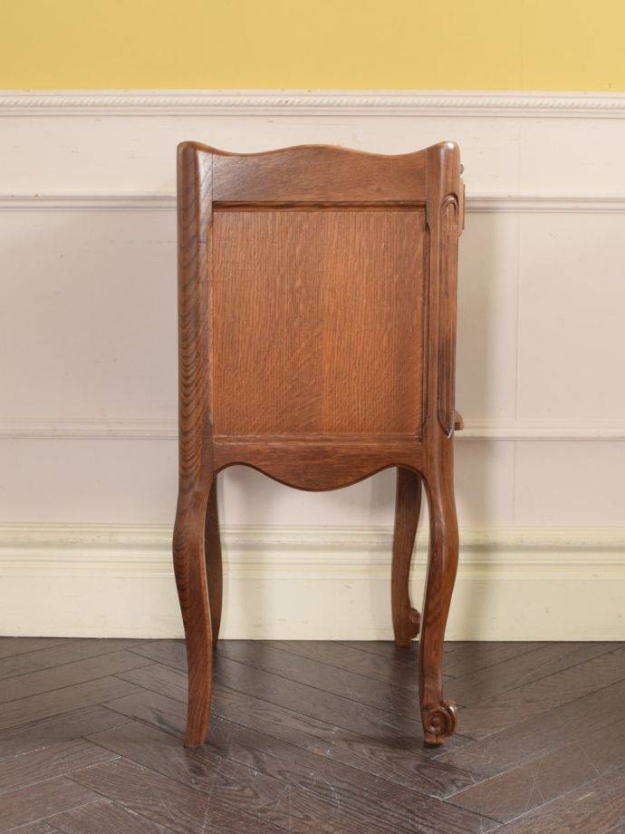 サイドキャビネットの側面