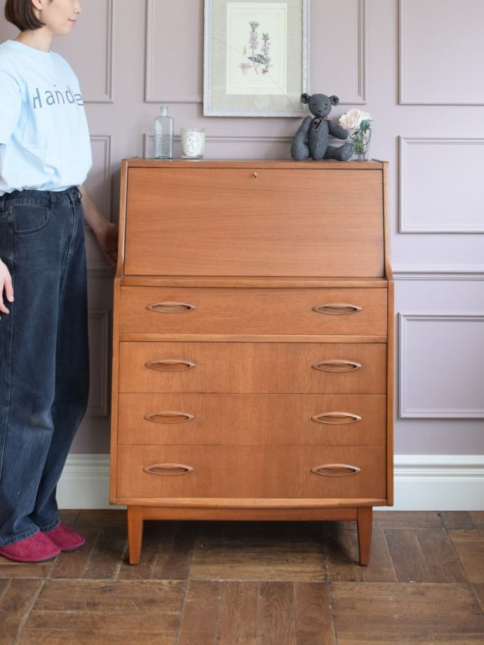 北欧スタイルのおしゃれなビューロー