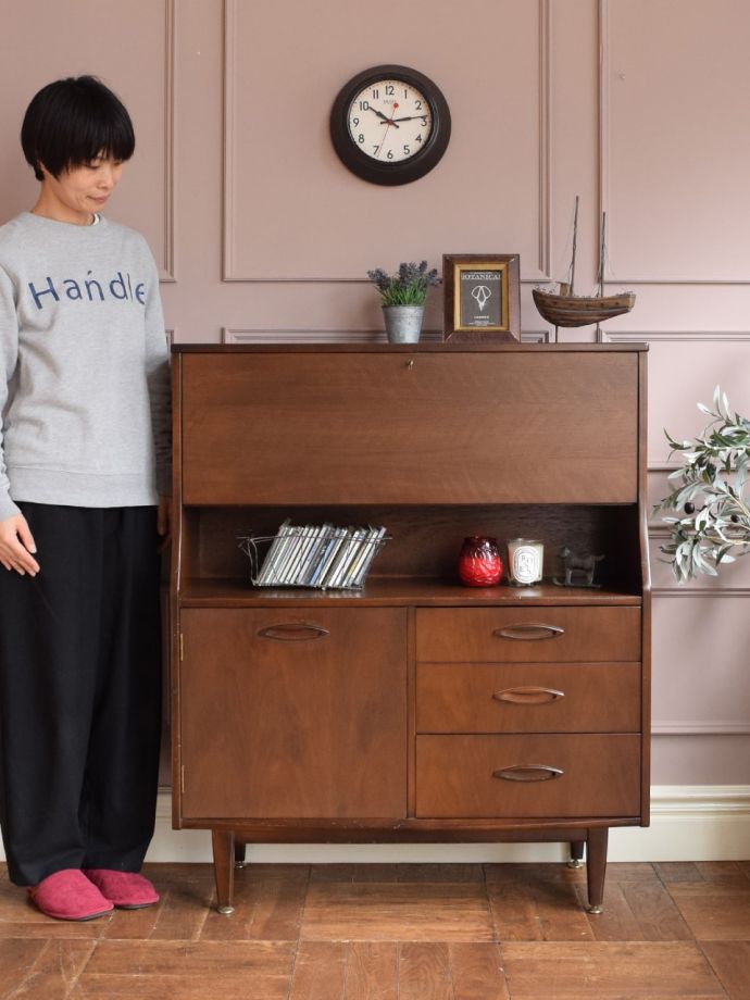 北欧スタイルのおしゃれなビューロー