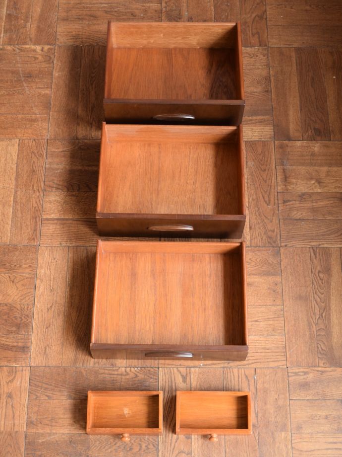 ビューローの引き出しの中