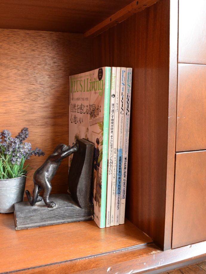 ビューローの扉を開けると