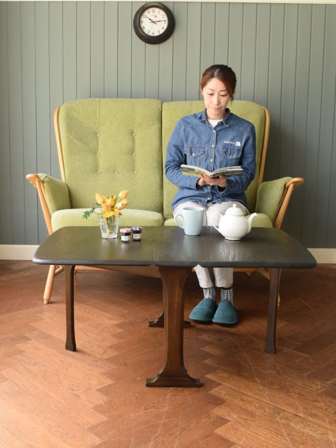 アーコールの伸長式コーヒーテーブル