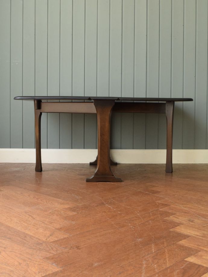 テーブルの側面