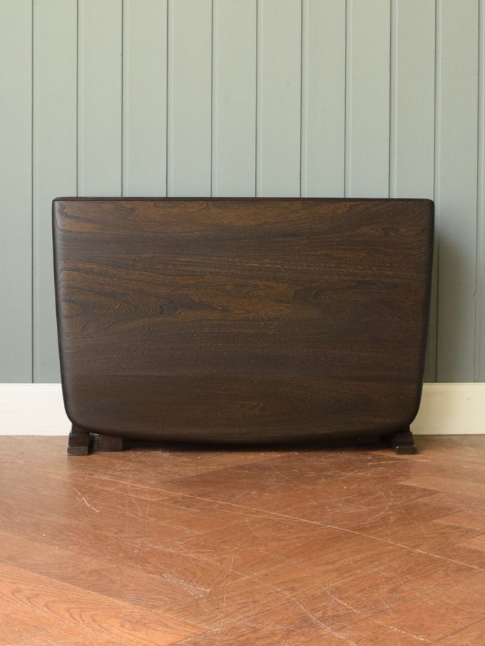 折り畳み式テーブルの側面