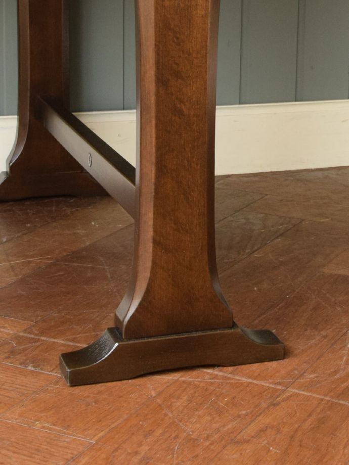 ビンテージテーブルの脚