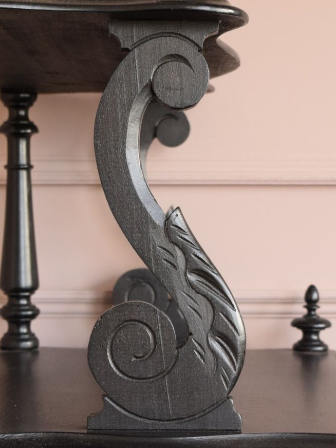 アンティーク家具の彫