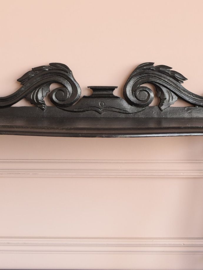 アンティーク家具らしい装飾