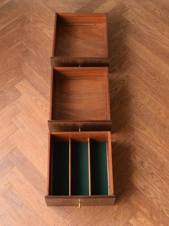 ビンテージサイドボードの引き出し