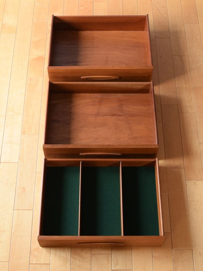 ビンテージサイドボードの引き出し