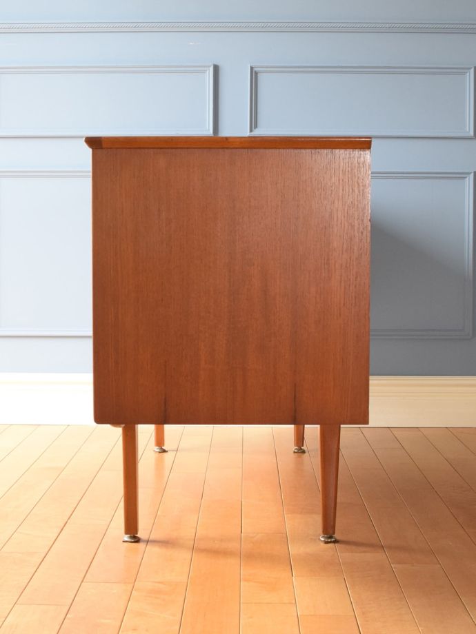 ビンテージ家具の側面