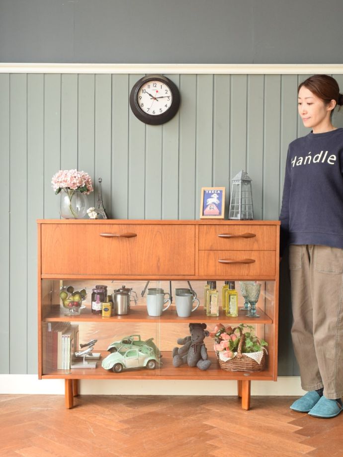 北欧スタイルのビンテージキャビネット