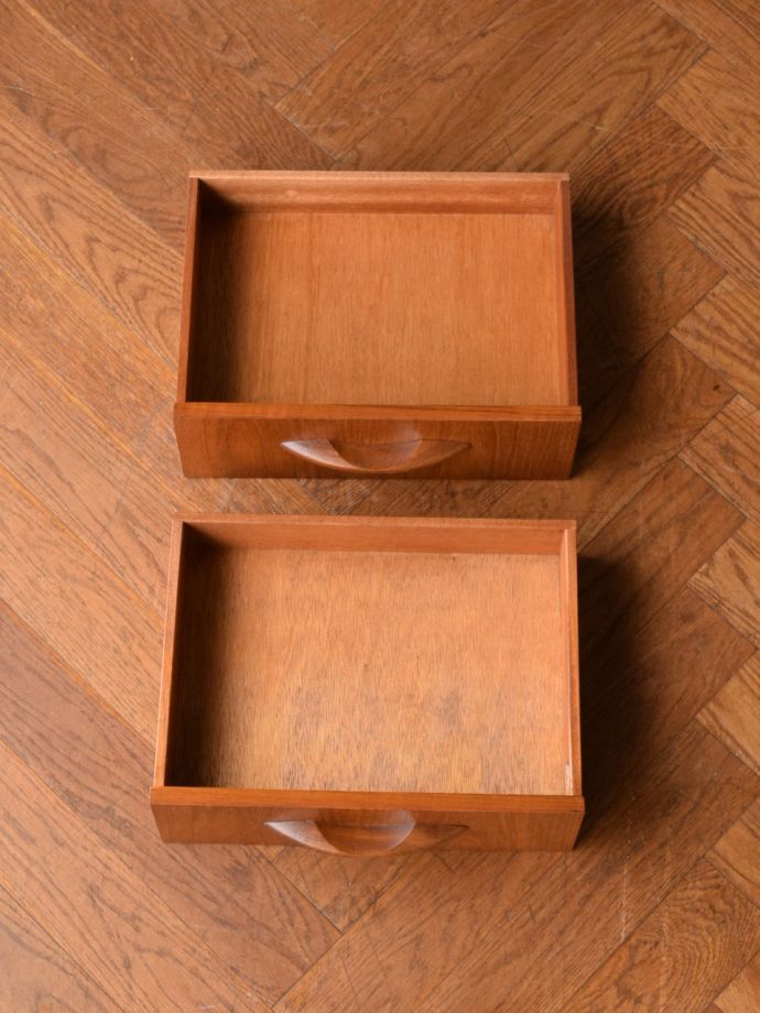 ヴィンテージキャビネットの引き出し