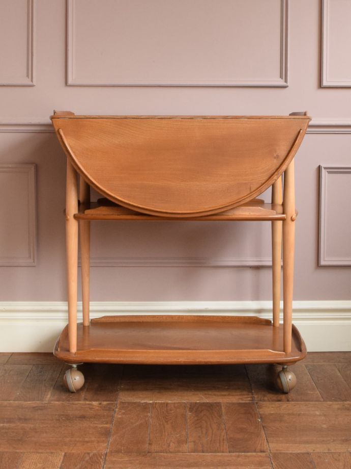 アーコールトローリーの後ろ姿