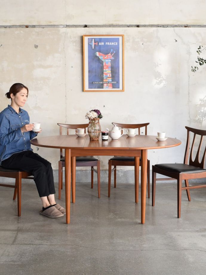 ビンテージのおしゃれな伸長式テーブル、北欧スタイルのダイニングに