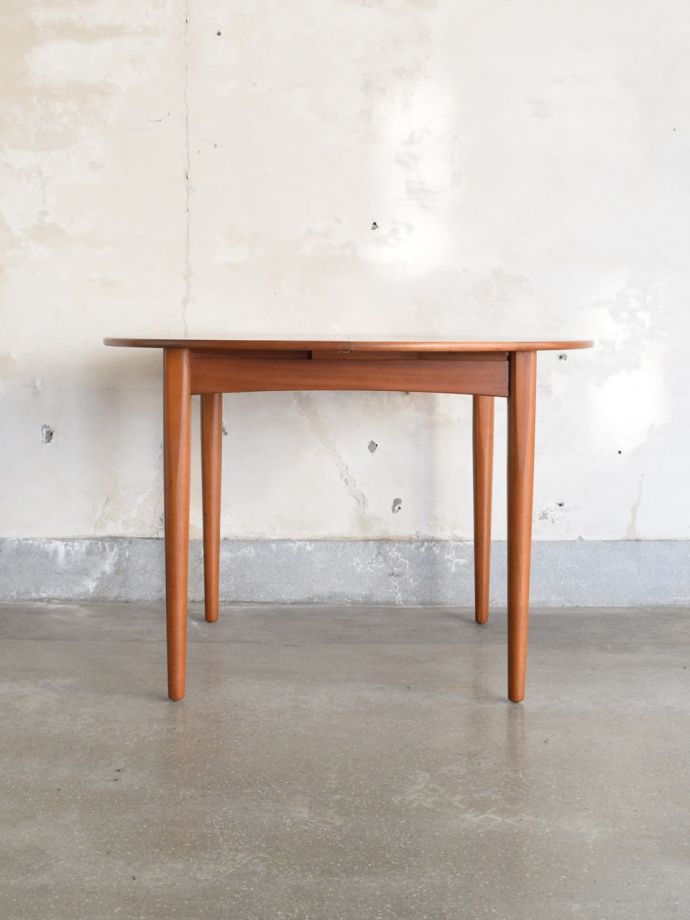 ビンテージのおしゃれな伸長式テーブル、北欧スタイルのダイニングに