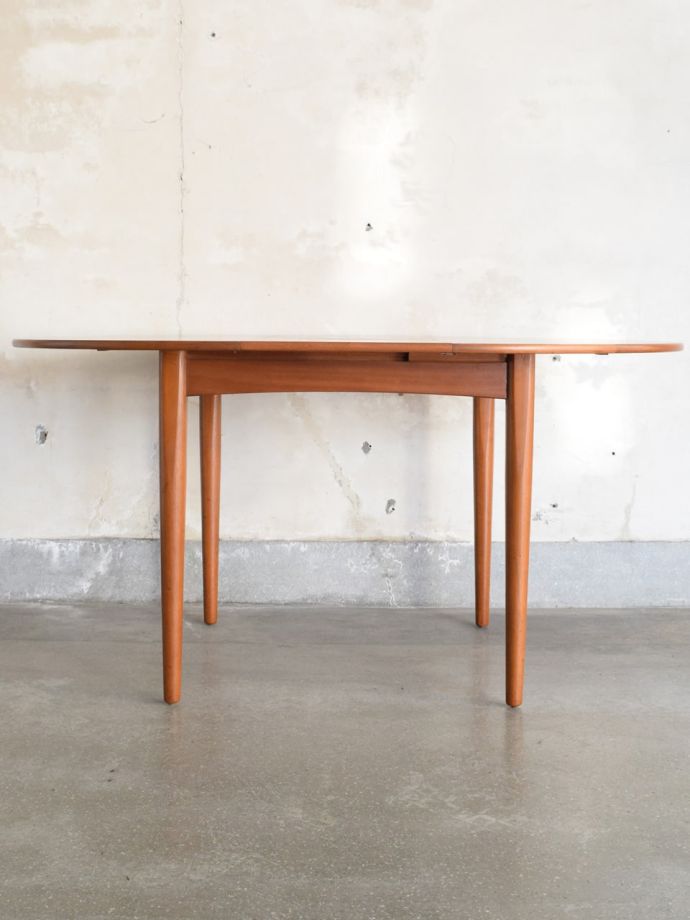 ビンテージのおしゃれな伸長式テーブル、北欧スタイルのダイニングに