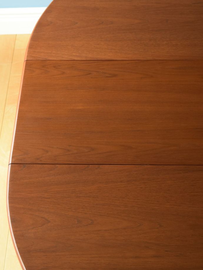 ビンテージテーブルらしい木目