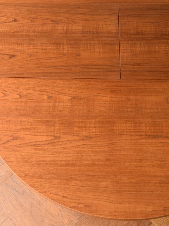 ビンテージテーブルらしい木目