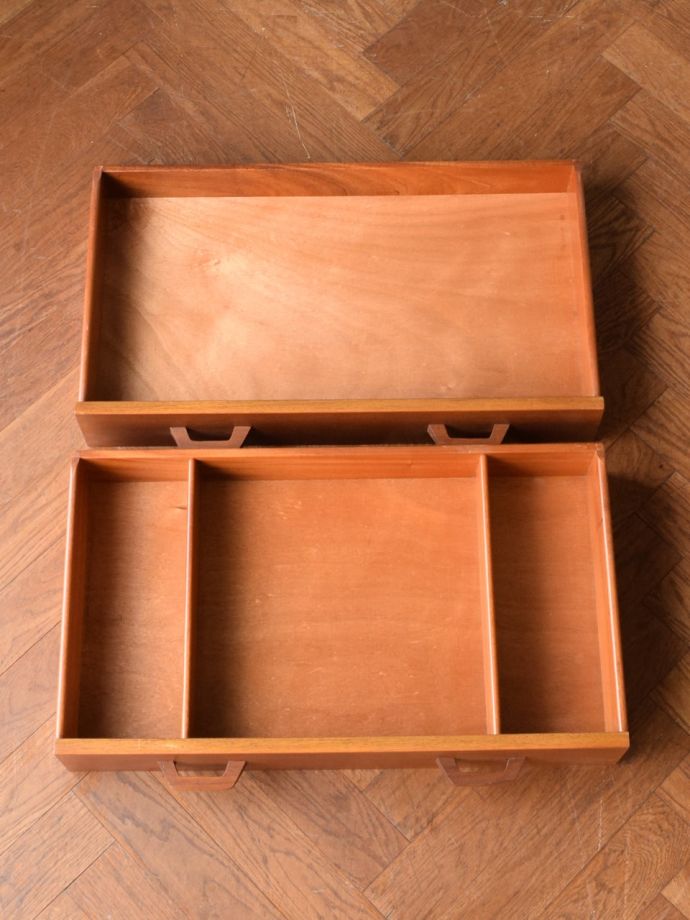 サイドボードの引き出し