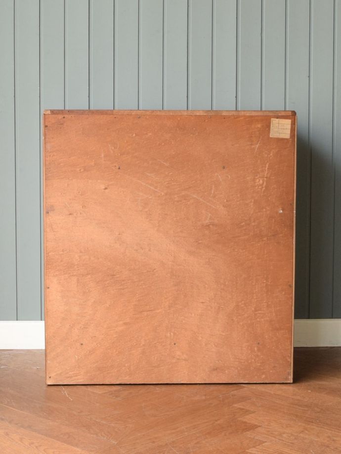 G-PLANのサイドボードの後ろ姿