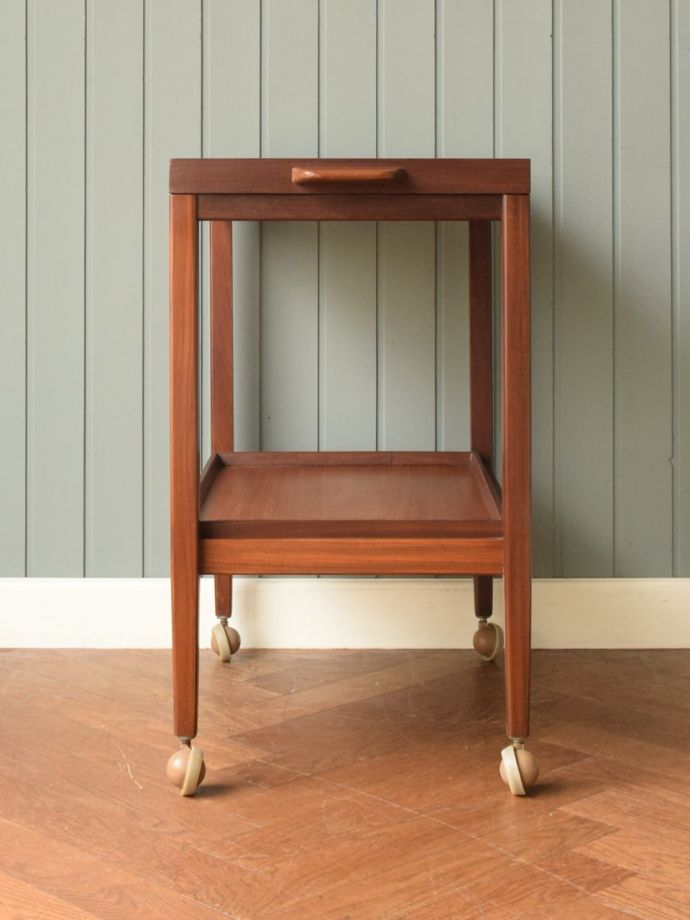 ビンテージワゴンの側面