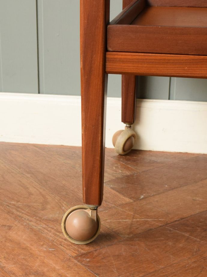 ビンテージワゴンの脚