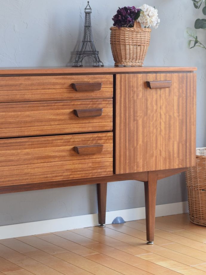 イギリスから届いたビンテージのサイドボード、ネイサンNathan社の