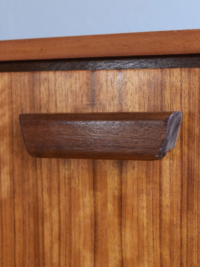 イギリスから届いたビンテージのサイドボード、ネイサンNathan社の