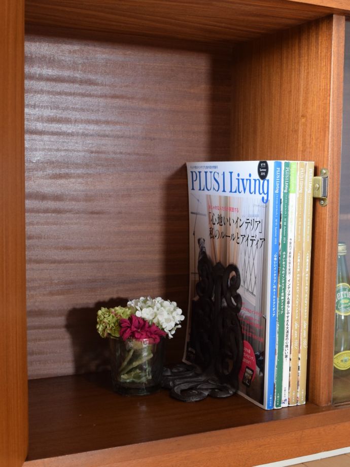 キャビネットの扉の中