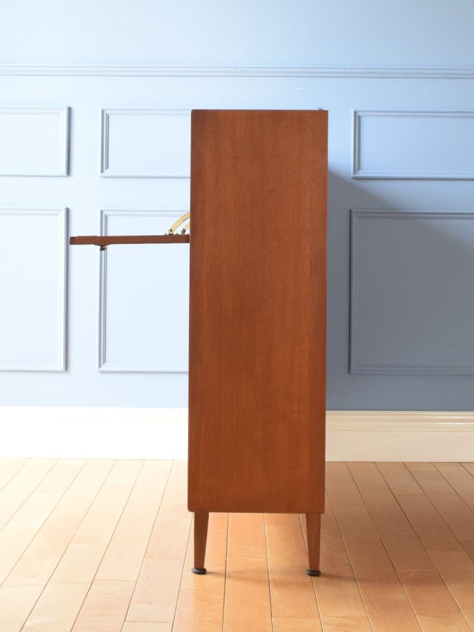 ビンテージキャビネットの側面