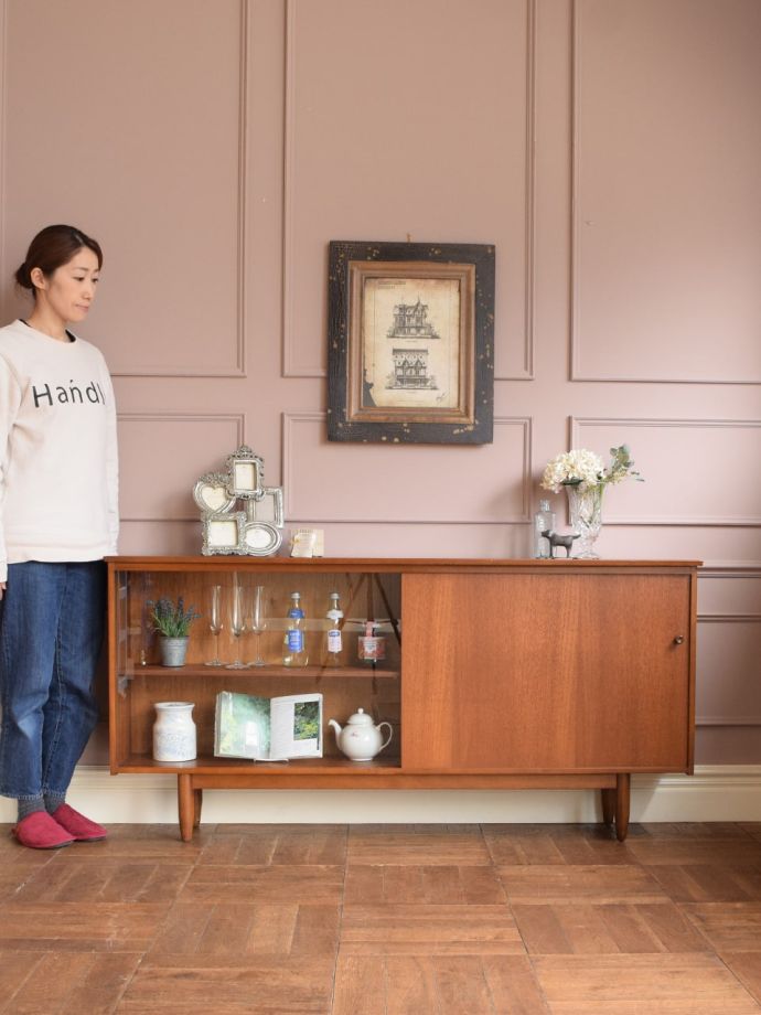 北欧スタイルのビンテージキャビネット