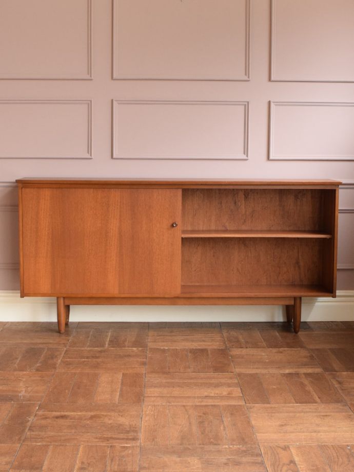 ヴィンテージキャビネットの扉の中