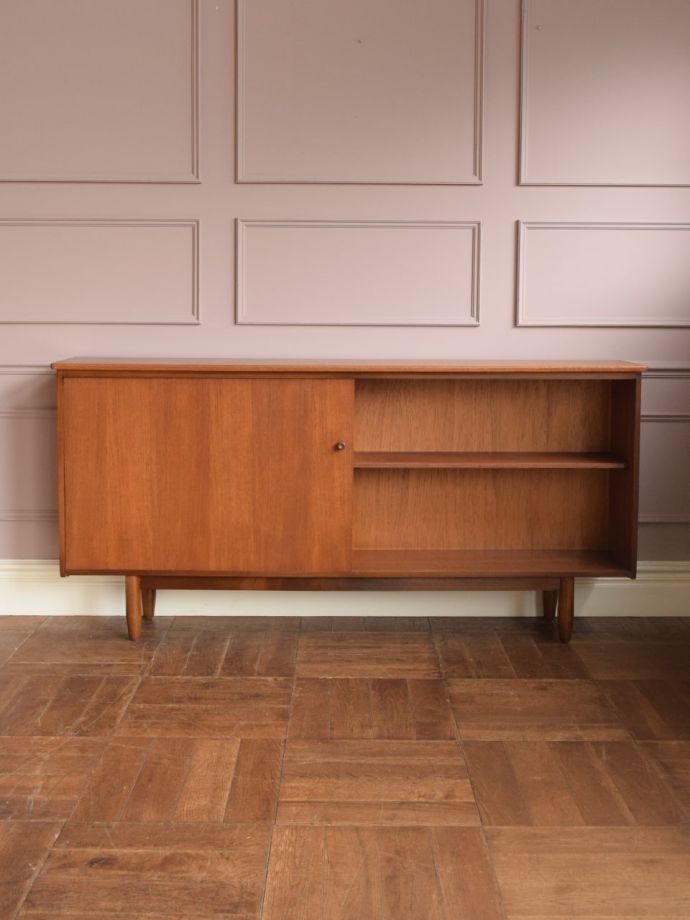 ヴィンテージキャビネットの扉の中