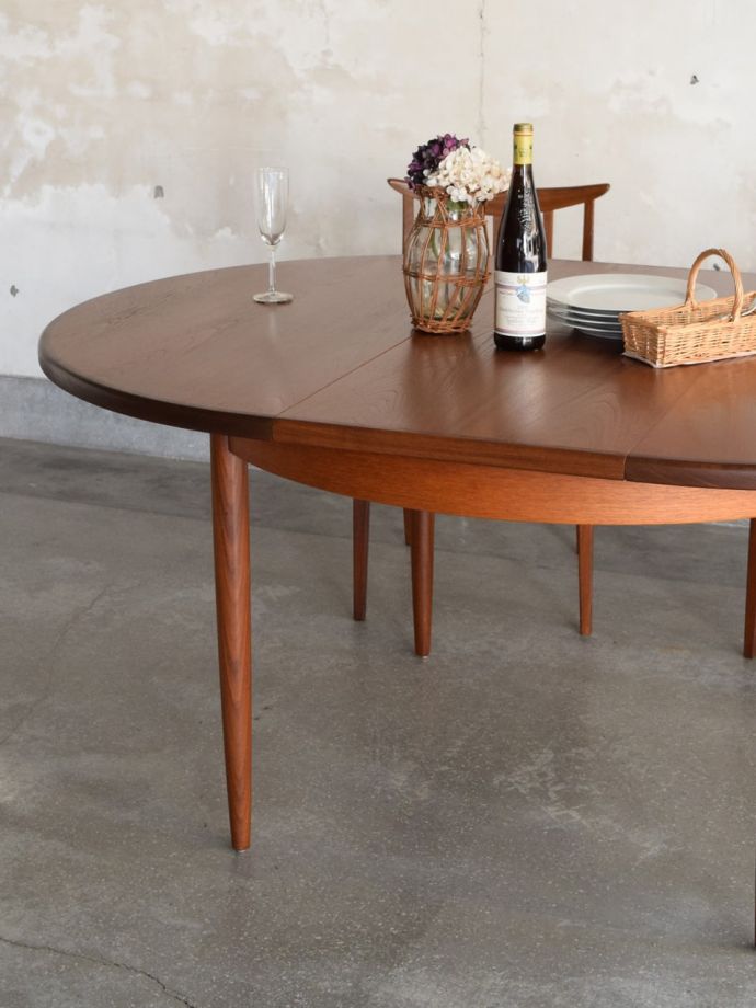 G-PLANのダイニングテーブル