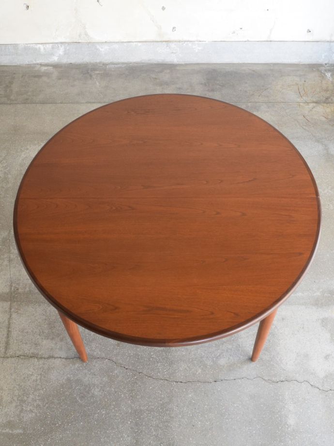 G-PLANのダイニングテーブルの天板