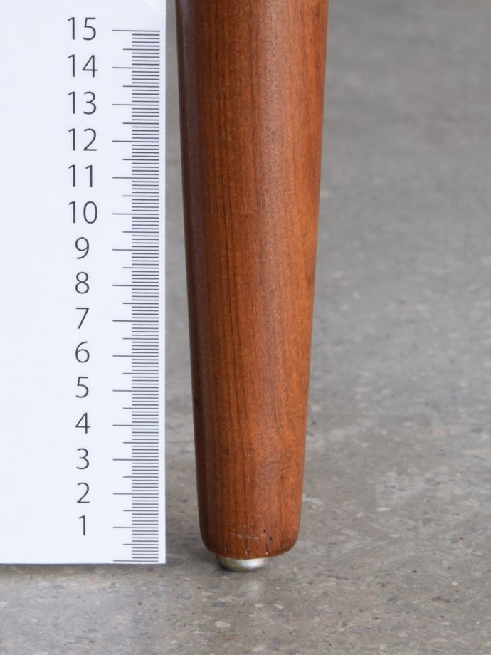 G-PLANのテーブルの脚